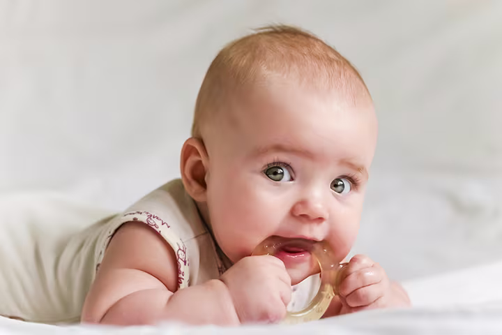 Μωράκι με μασητικό