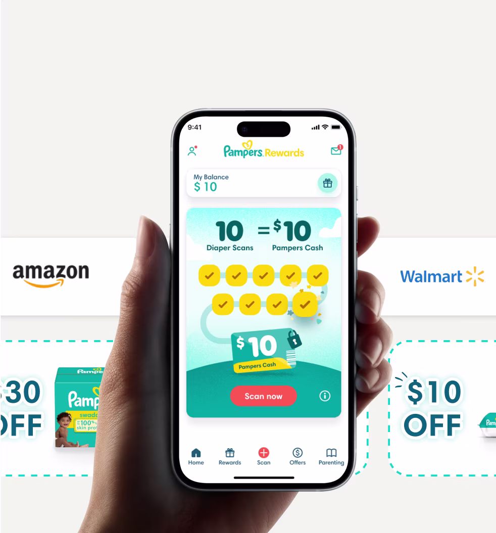 Mano sosteniendo un teléfono que muestra la pantalla de inicio de la aplicación de recompensas Pampers