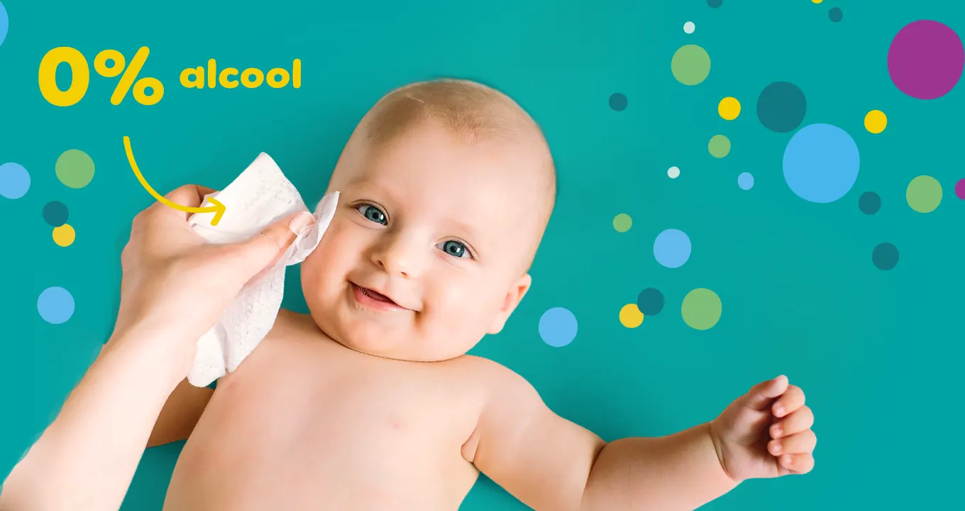 Imagine cu fundal jumate albastru teal și jumate alb cu bebeluș care este șters pe față cu șervețel Fresh Clean și scris 0% alcool.