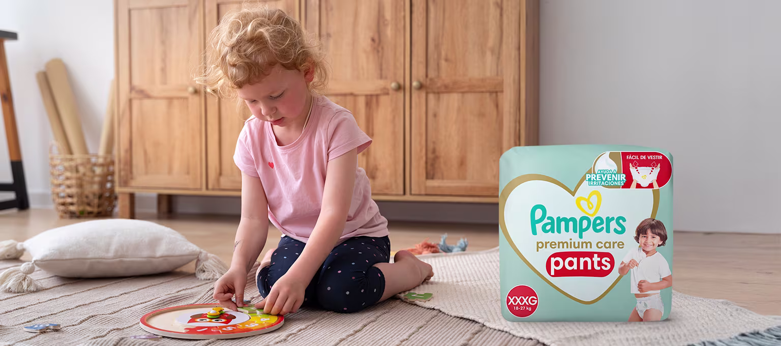 Guagua jugando - Pañales Pampers Talla XXXG