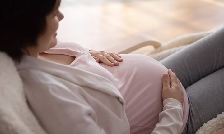 妊娠後期に赤ちゃんがお腹に下がってくる