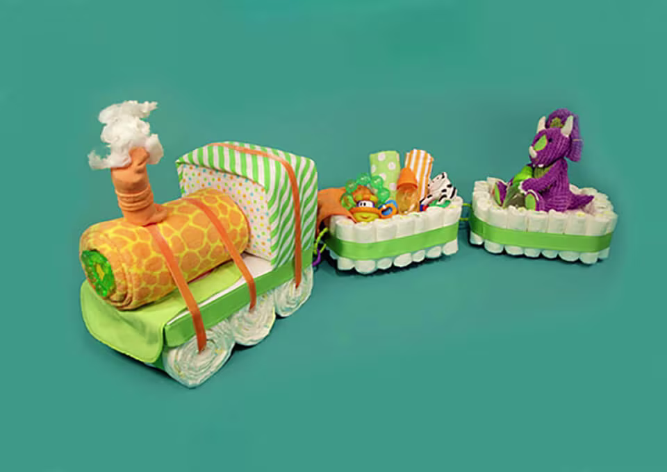 Tren Şeklindeki Bebek Bezi Pastası Yapımı