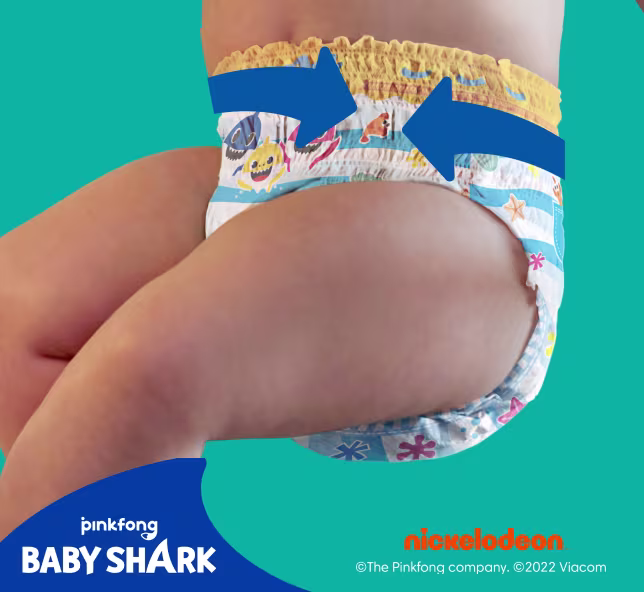 Bild einer Pampers Splashers Windel mit Pfeilen, die auf den 360° dehnbaren Windelbund zeigen