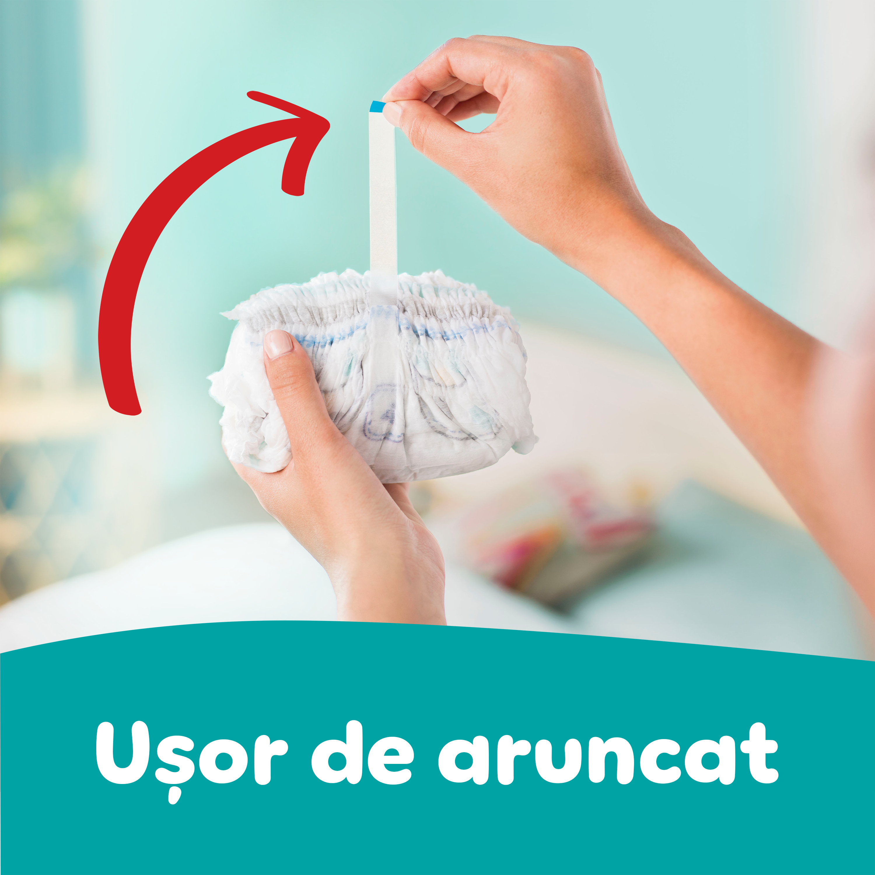 Imagine în care se arată cum se rulează scutecele-chiloțel pentru a fi aruncate la coșul de gunoi.