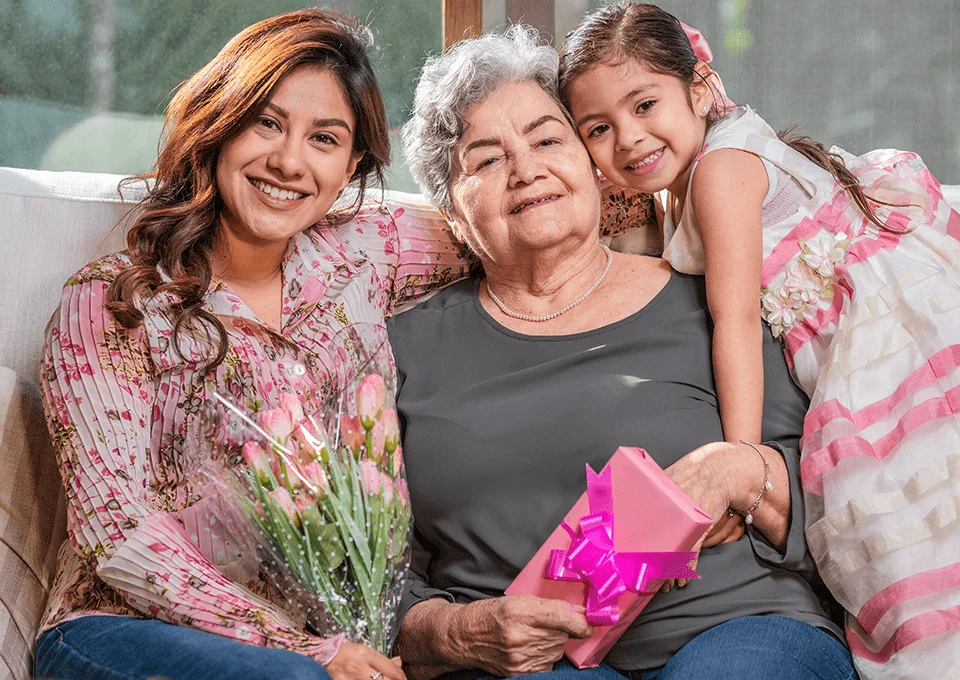 Abuela siendo como un Padre De Familia