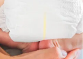 Zdjęcie pieluszki Premium Care, które uwydatnia jej miękkość