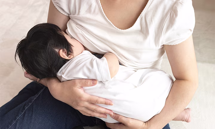 夜間授乳はいつやめるべき？