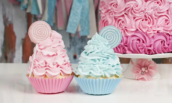 Cupcake-decorating contest gender reveal game