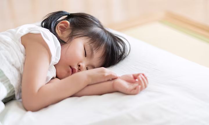 ベビー ベッド 卒業 寝る 場所