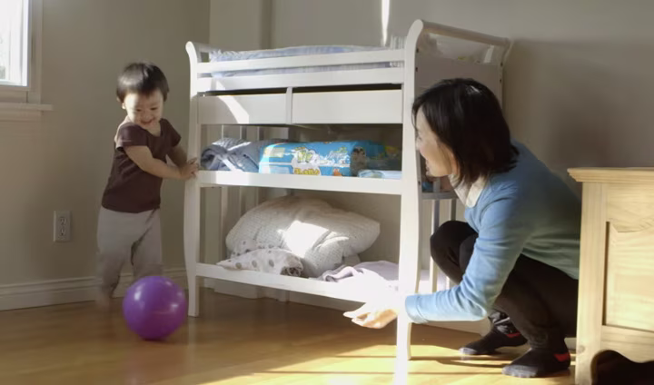 Playing with children who have started walking
