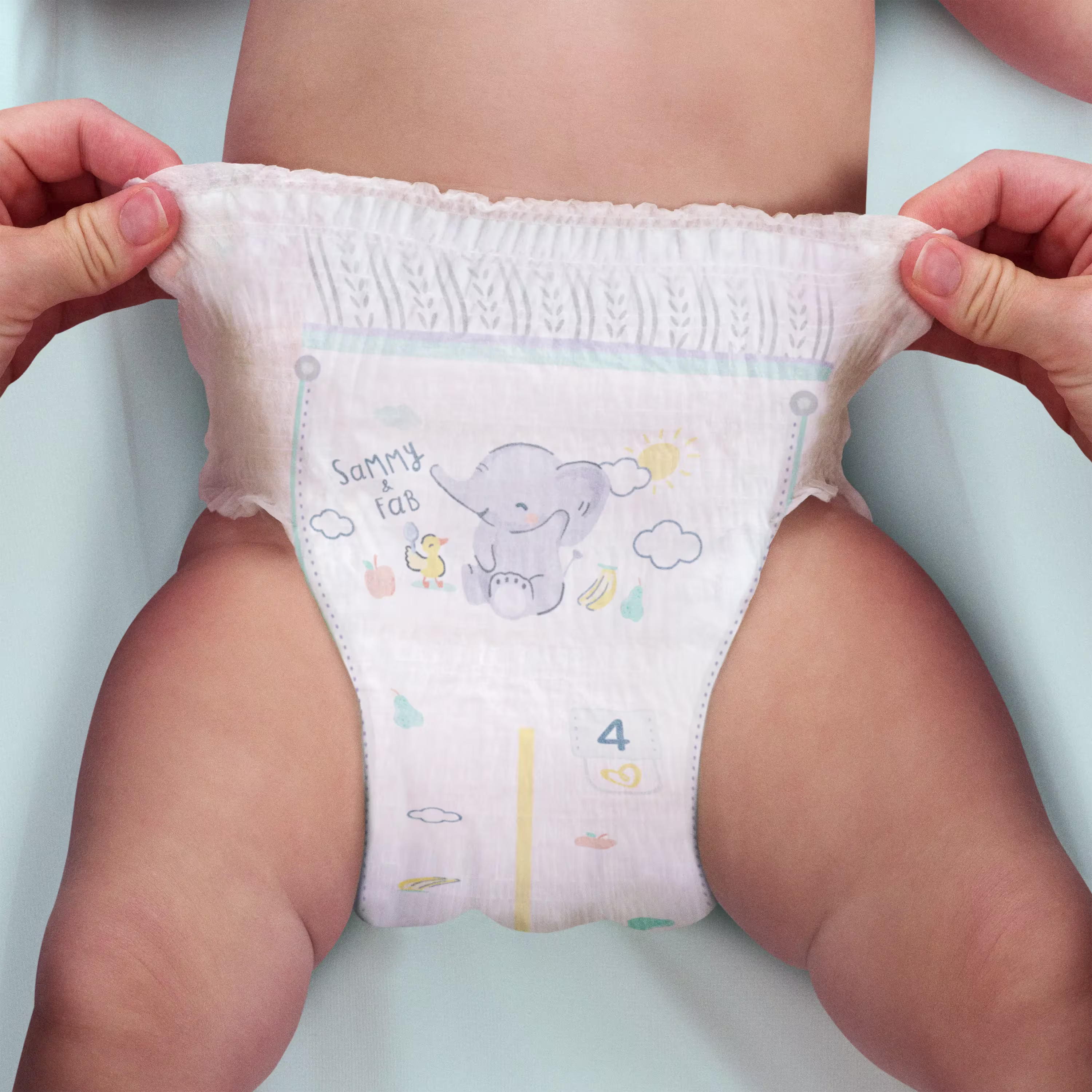 Nasazování plenky Pampers Pants