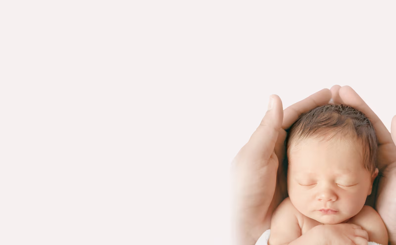 Ένα νεογέννητο μωράκι που κοιμάται