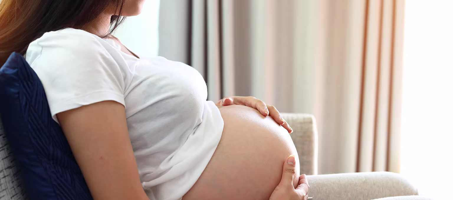 Femme enceinte avec effacement du col de l’utérus