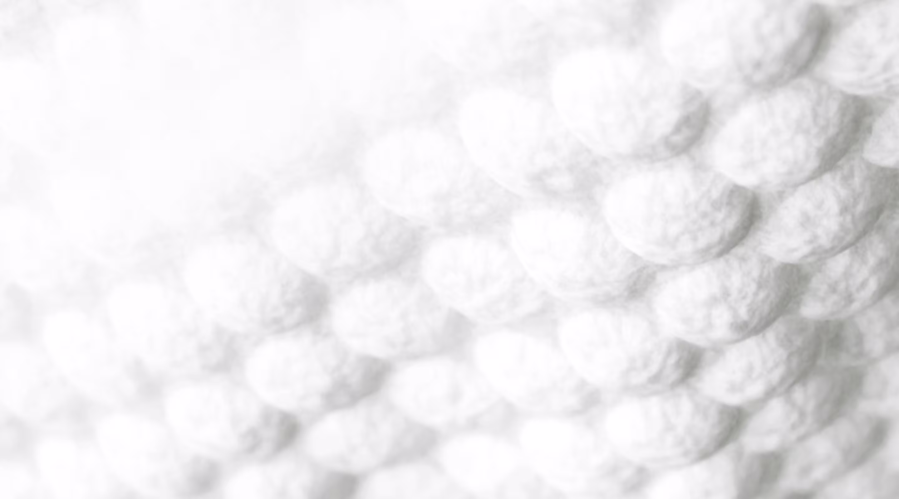 Um close-up extremo de uma toalhita com material absorvente suave e branco, que mostra uma textura acolchoada e com covinhas.