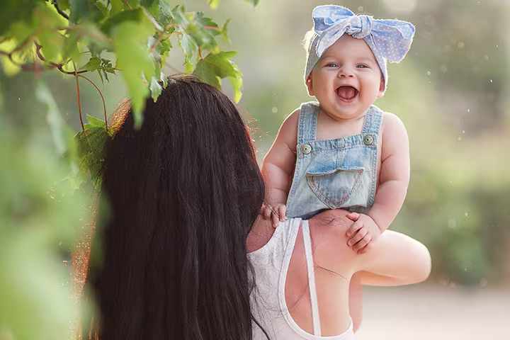 Ανοιξιάτικες βόλτες με το μωρό: Τι χρειάζεται να έχεις πάντα μαζί σου και τι να προσέξεις
