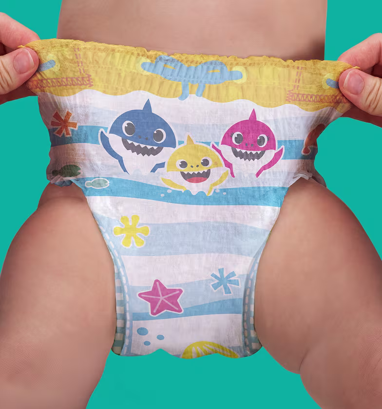 Zwei Hände verdeutlichen das einfache Anziehen und das dehnbare Bauchbündchen der Pampers(R) Splashers.