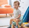 Αγοράκι κάνει τουαλέτα μόνο του