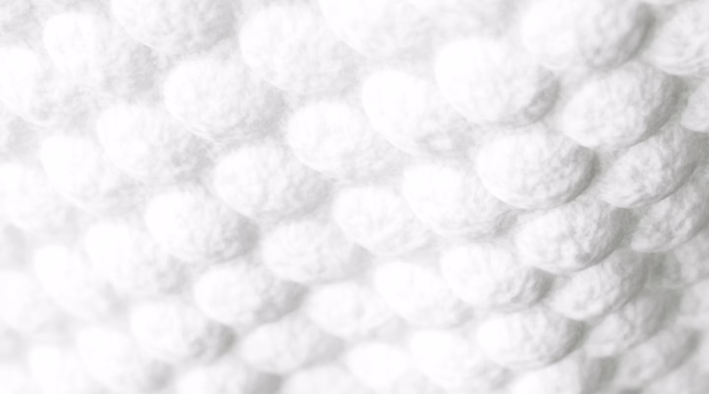 Een close-up van het vochtig doekje toont de zachte honingraatstructuur van de Pampers® Aqua Soft Touch doekjes.