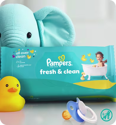 Un gros plan d’un paquet de lingettes Pampers Fresh & Clean. Un gros plan d’un paquet de lingettes Pampers Fresh & Clean.