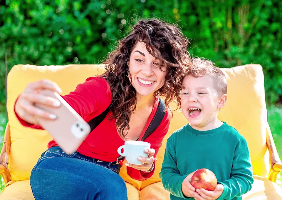 mamãe influencer com filho