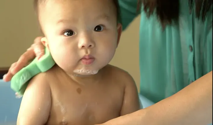 Newborn bath