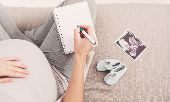 Schwangere Frau sucht Zweitnamen für Ihr Kind