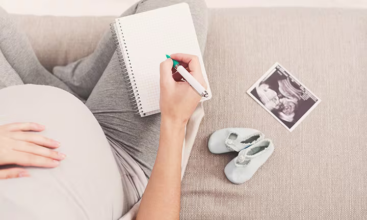 Schwangere Frau sucht Zweitnamen für Ihr Kind