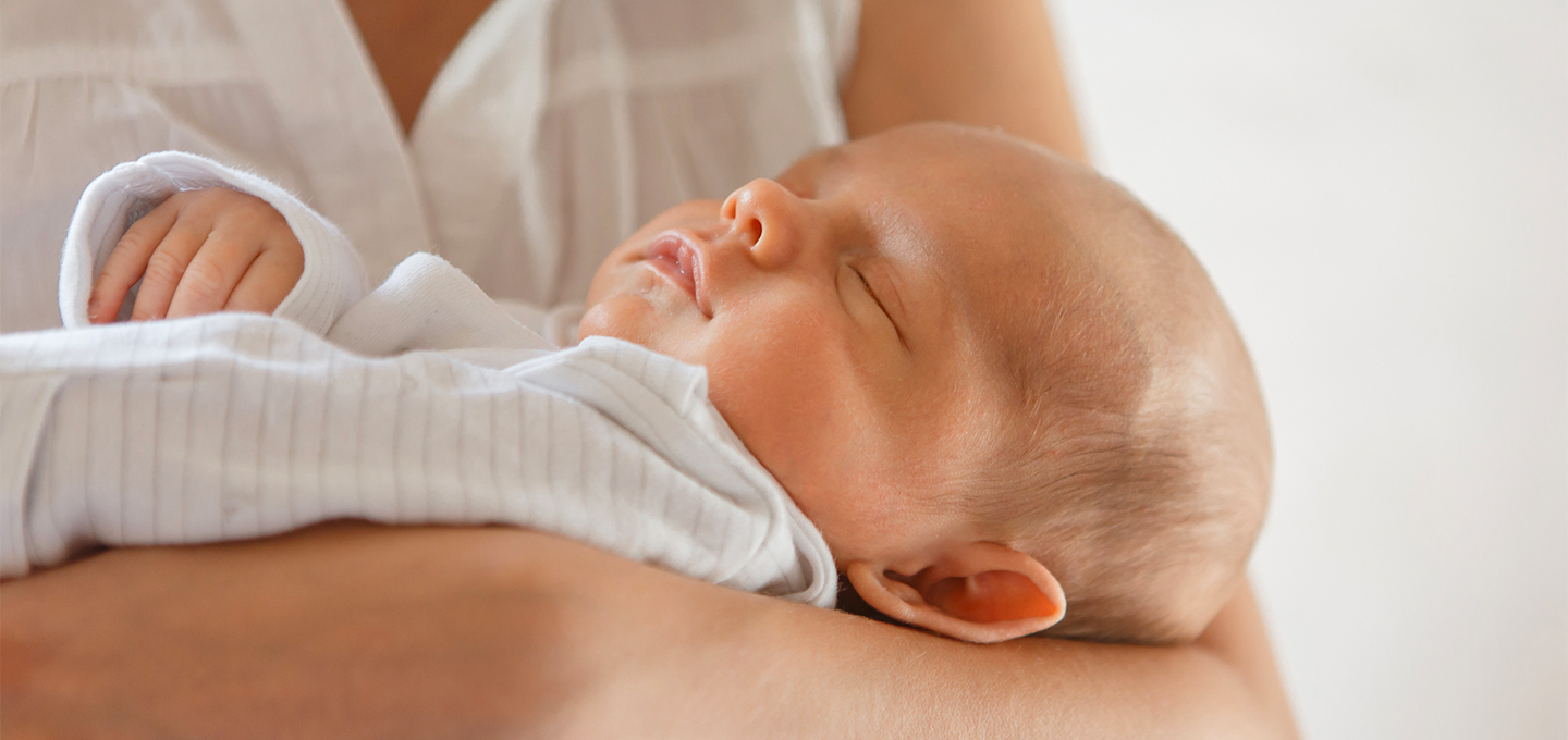  Baby sleeping in the arms 
