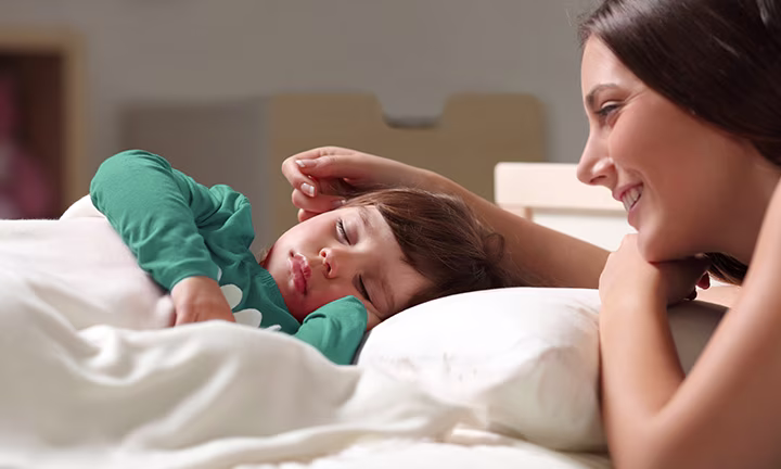 signs your child is ready for a toddler bed