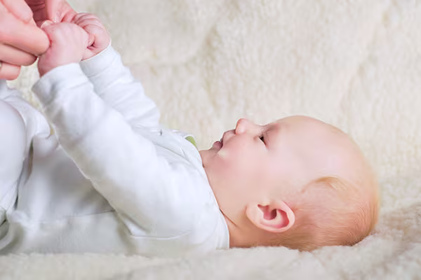 Actividades para el desarrollo psicomotor de bebés de 0 a 3 meses