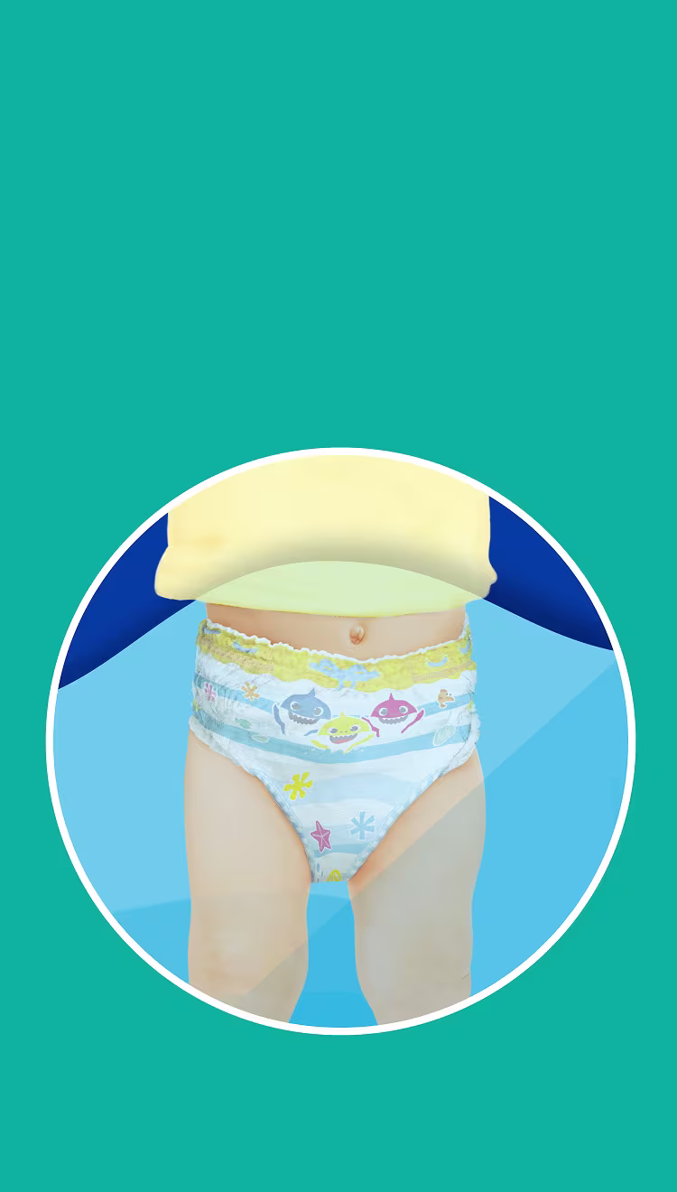 Illustration d’un bébé debout dans l’eau portant une Pampers® Splashers, sans que la couche ne gonfle.