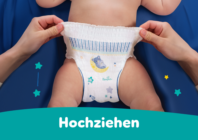 Hände ziehen die Pants hoch und verdeutlichen, dass die Pants mit einem Zug angezogen werden können.