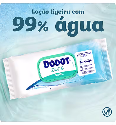 Um close-up de uma embalagem de toalhitas Dodot Aqua Pure.