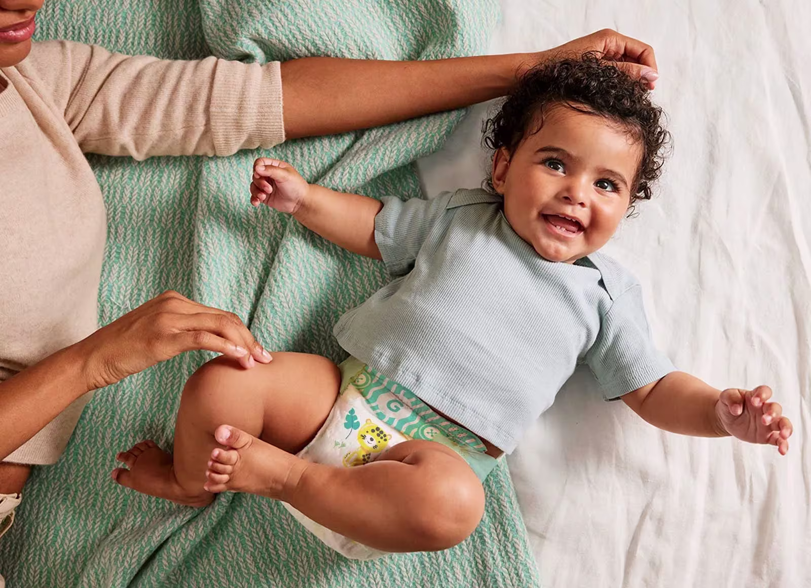 Bebê com Pampers Confort Sec Bebê com Pampers Confort Sec