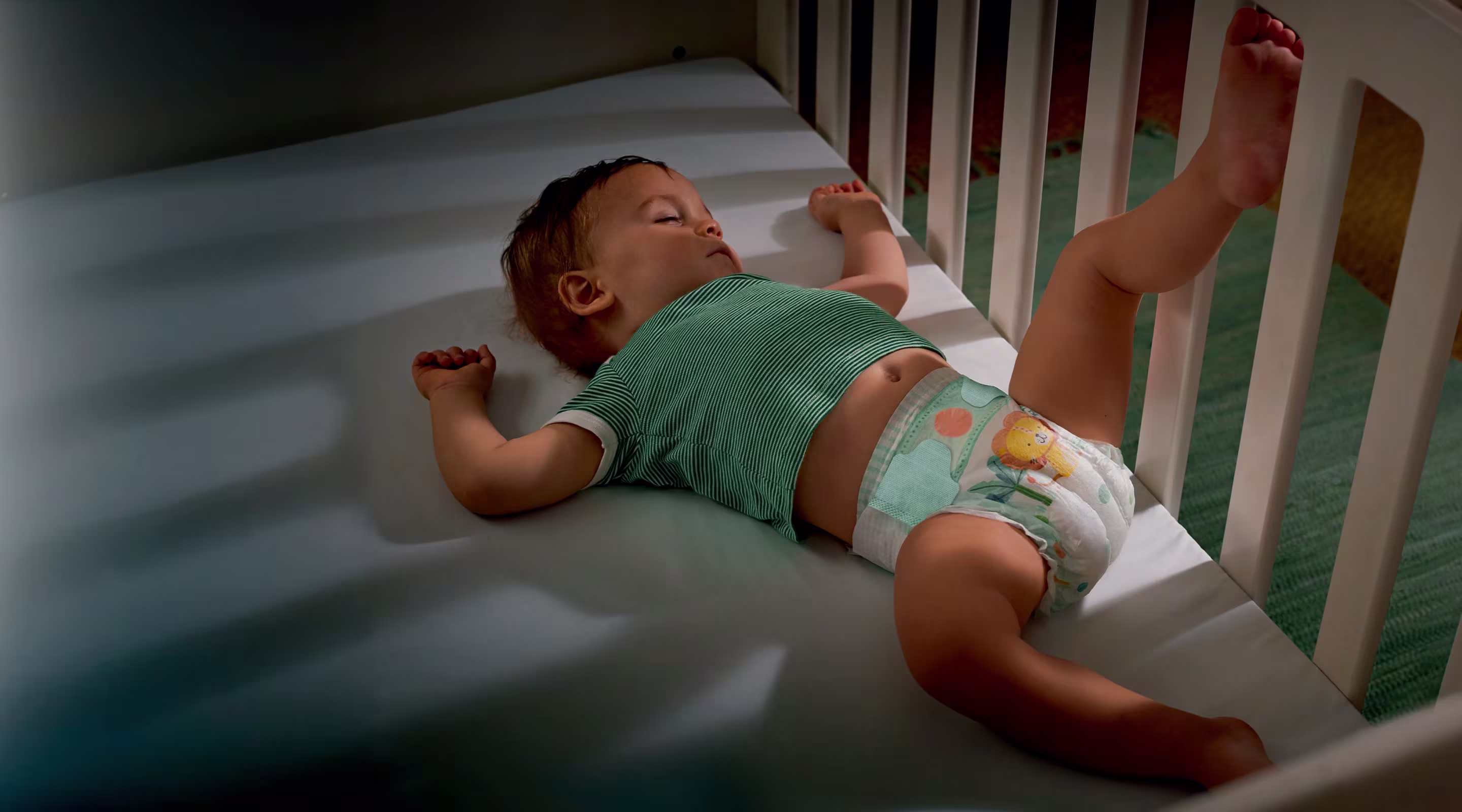 Imagen mostrando las Orejas Elásticas Cinta Flex en pañal Pampers Confort Sec.