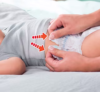 Diseño inteligente que hace fácil la tarea de poner y quitar pañales