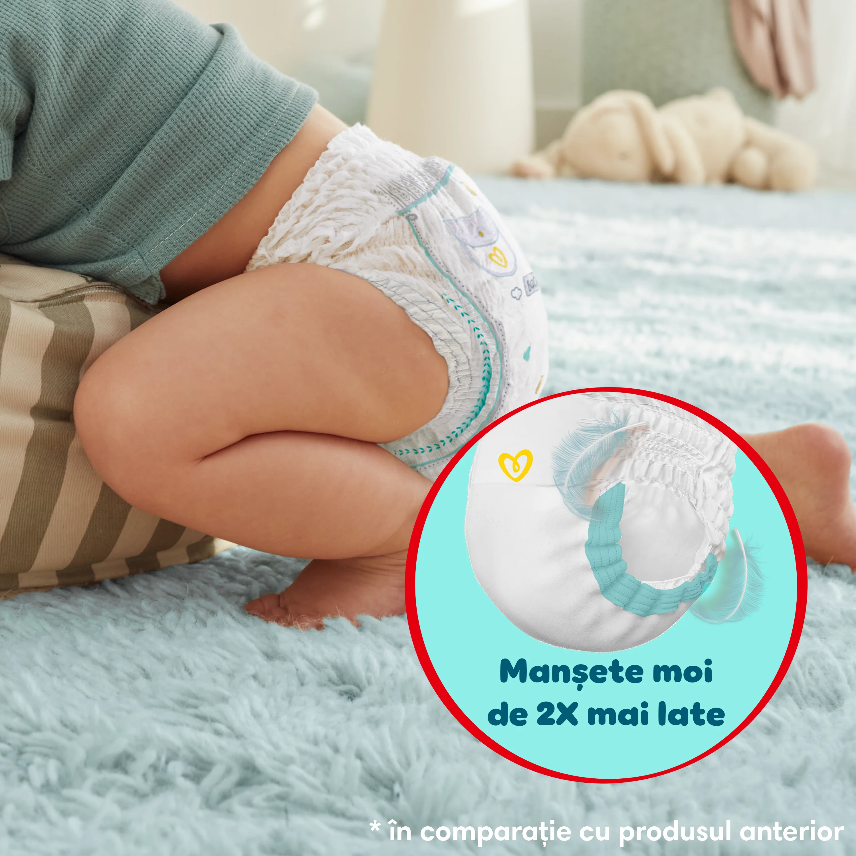 Bebeluș care poartă Premium Care Pants și un icon în partea dreaptă unde se arată noua inovație: manșete moi de 2x mai late.