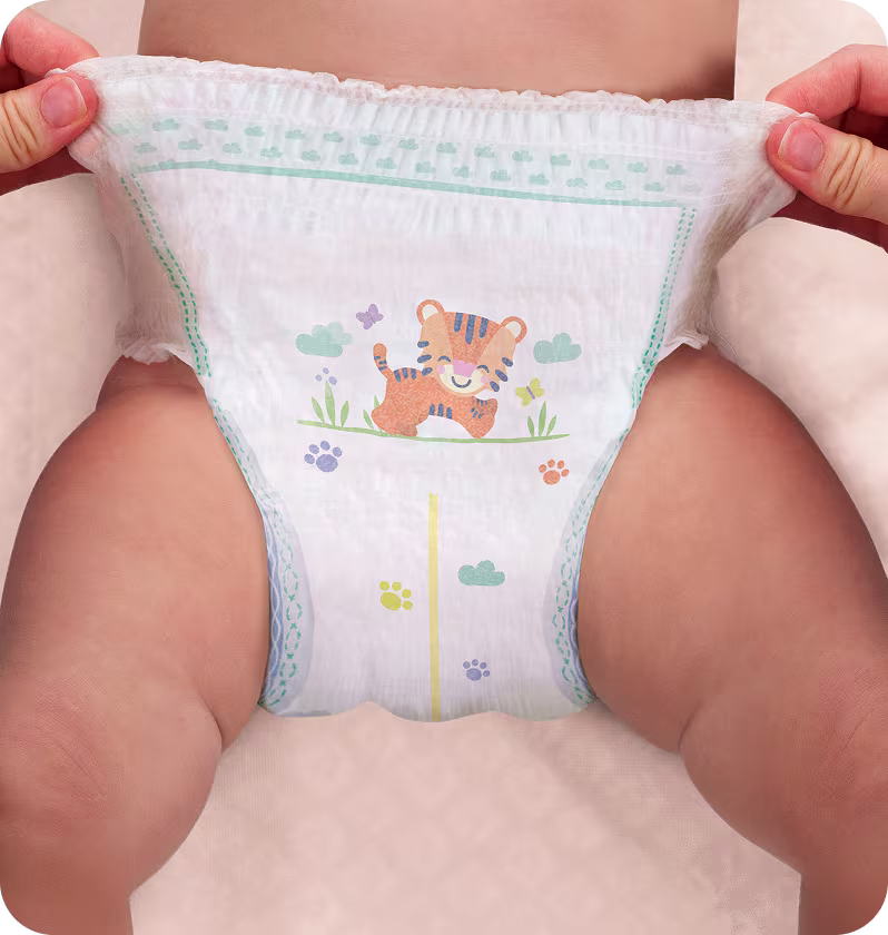 Ein Kleinkind, das eine Pants trägt, schaut kopfüber zwischen seinen Beinen in die Kamera. Ein Kleinkind, das eine Pants trägt, schaut kopfüber zwischen seinen Beinen in die Kamera.