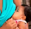 Mamãe alimentando o seu bebê