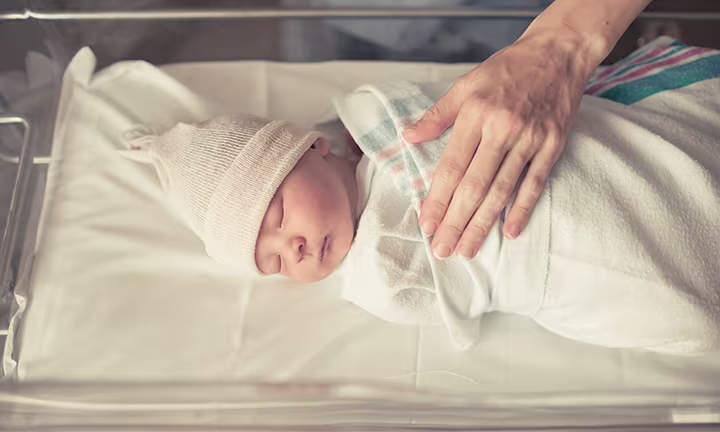 おくるみの巻き方をステップごとに解説 おくるみの巻き方をステップごとに解説