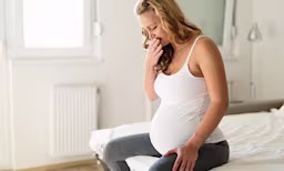 Quand commence la nausée matinale pendant la grossesse – femme enceinte fatiguée