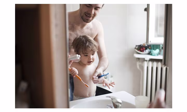 العناية بأسنان الأطفال في المنزل 