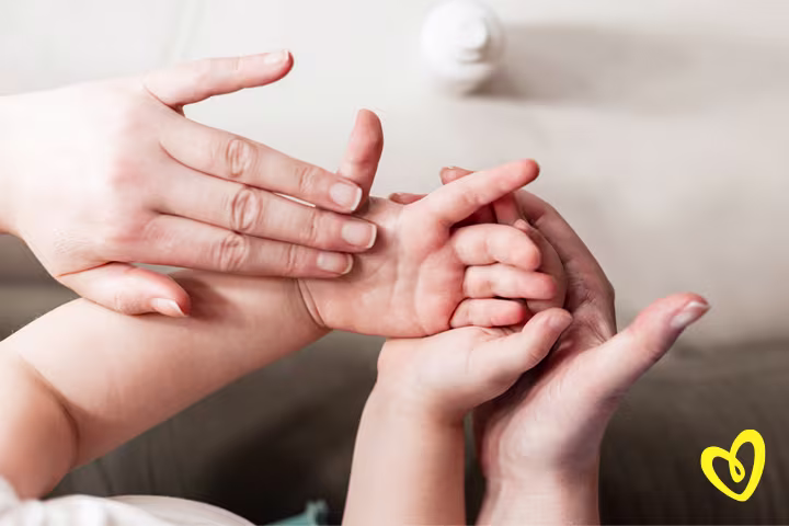 Πρωτόκολλο για να καθαρίσετε τα χέρια των μωρών