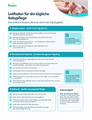 Ein Erwachsener hebt die Beine eines Babys an, während er mit einem Feuchttuch reinigt.