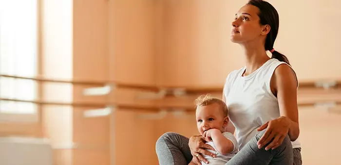 Ejercicios después del parto con bebé Ejercicios después del parto con bebé