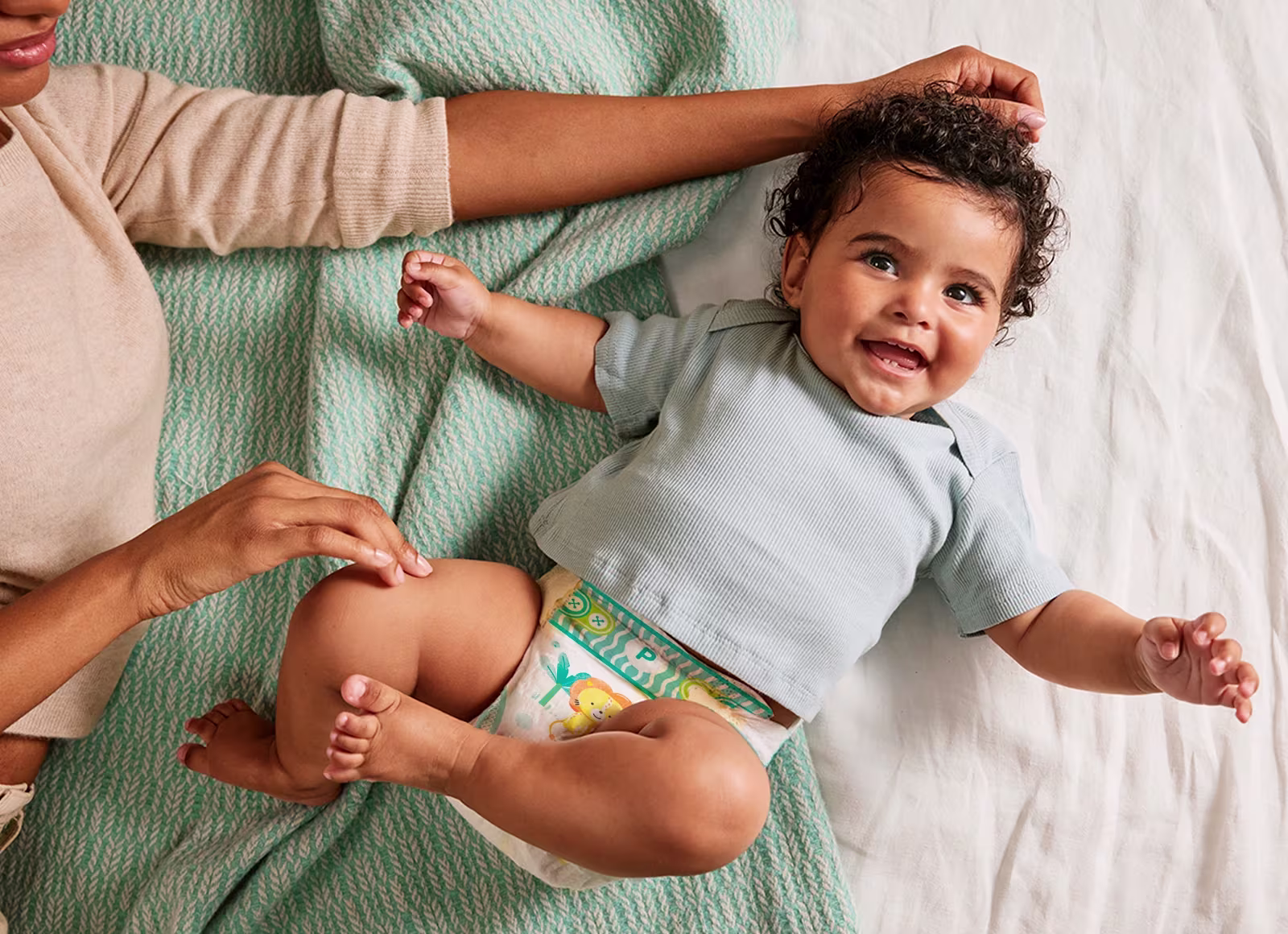 Bebé con Pampers Confort Sec