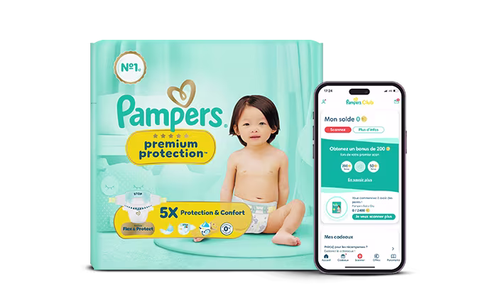 Logo Pampers Club et paquet de couches avec l'application Pampers Club affichée sur un téléphone.