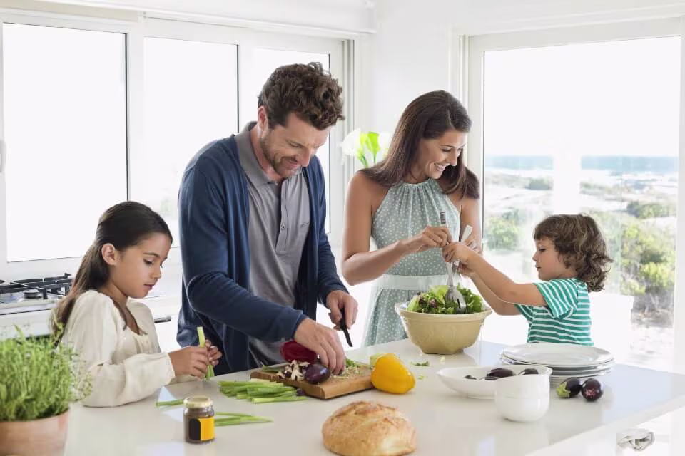 פעילויות לילדים בבית בישול עם ילדים-Article Content Image2 משפחה מבשלת
