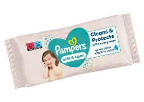Imagine cu pachet de șervețele Pampers Soft & Clean.