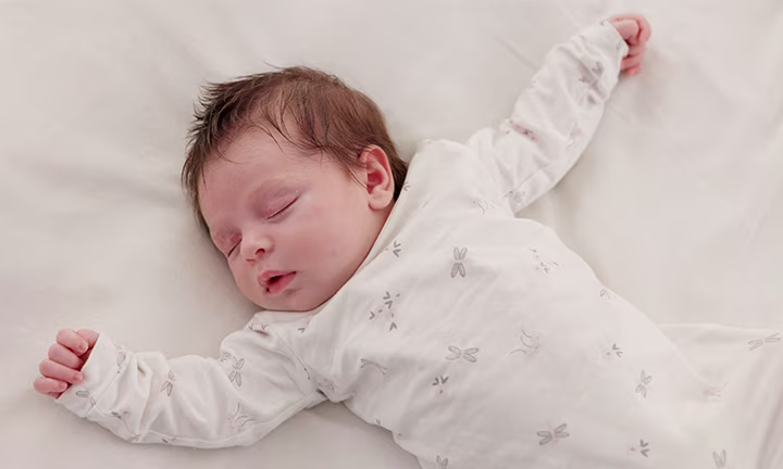 Sleep - 11 healthy sleep habits for baby 2416028583 20240813 720x432